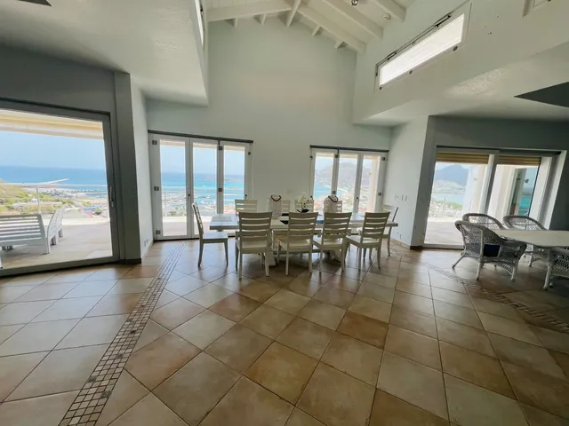 Dining area with sliding doors to the veranda and sea view